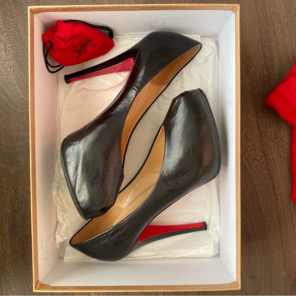 AUTHENTIC Louboutin Peep Toe Platform Black Very Prive